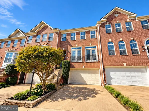 5264 Cozy Glen Ln, Alexandria, VA 22312