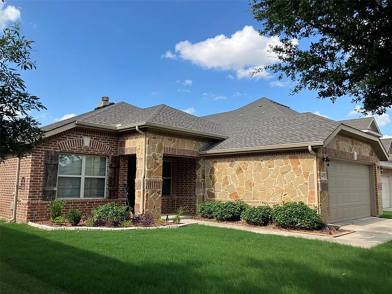 1445 Whitewater Dr — Photo 1