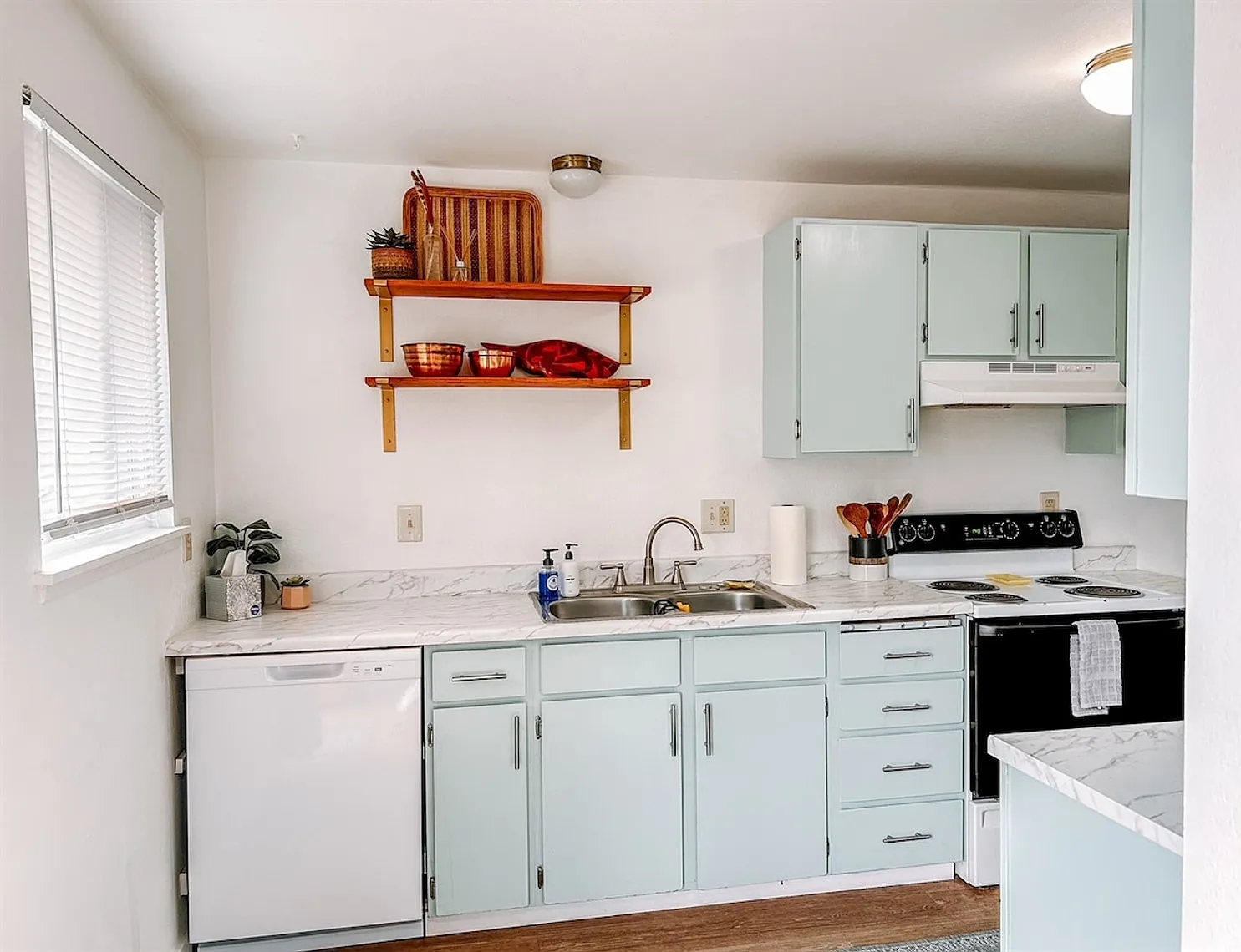 2 bed, 1.0 bath, 818 sqft, $3,542 — Photo 3