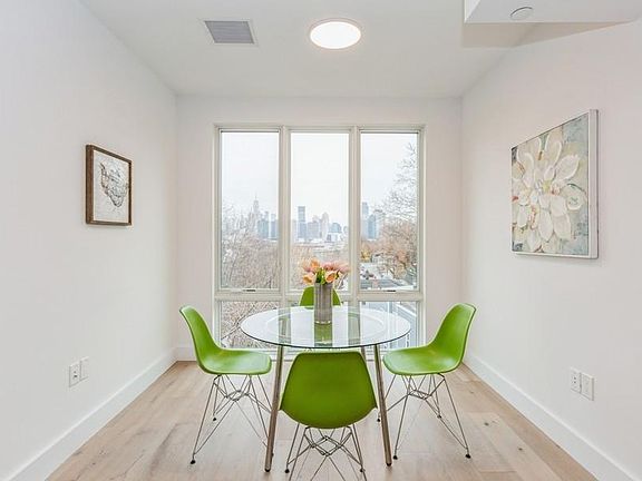 5th image of 348 Baldwin Ave #605