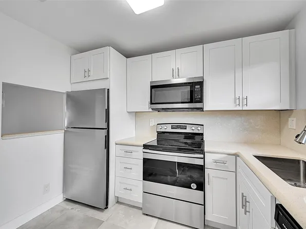 9761 Sunrise Lakes Boulevard #301, Sunrise, FL 33322