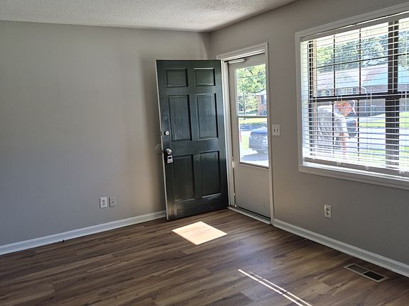 2nd image of 119 Viewmont Ln #B