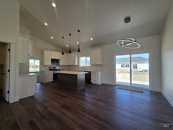 3rd image of 1512 Belle Dr