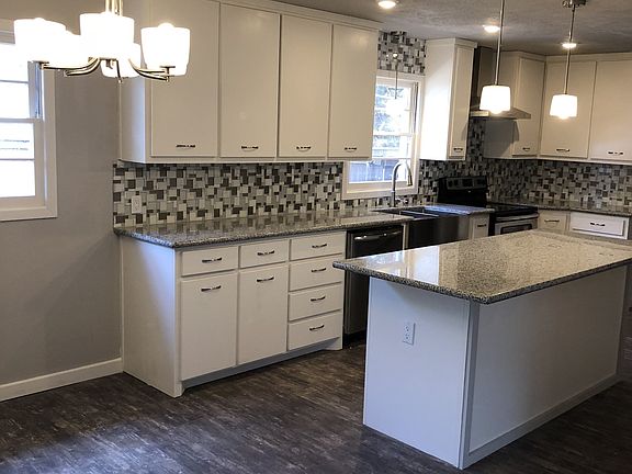 Kitchen/Dining Combo with Breakfast Bar