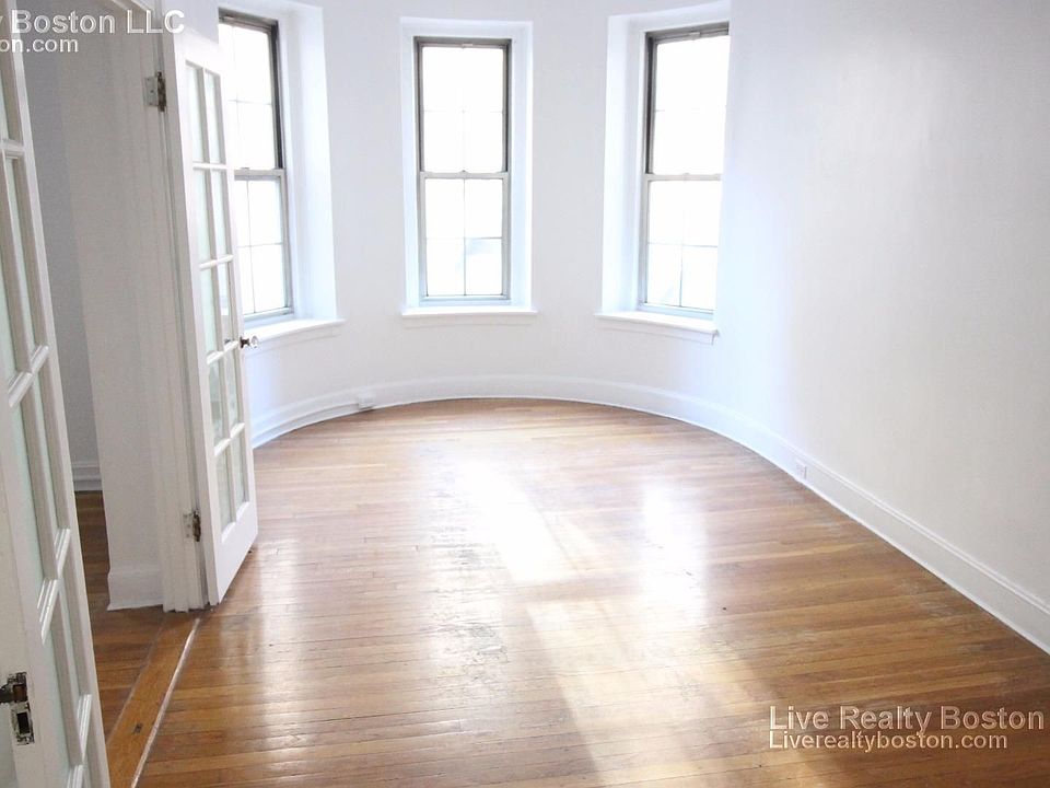 2nd image of 44 Clearway St APT 7F