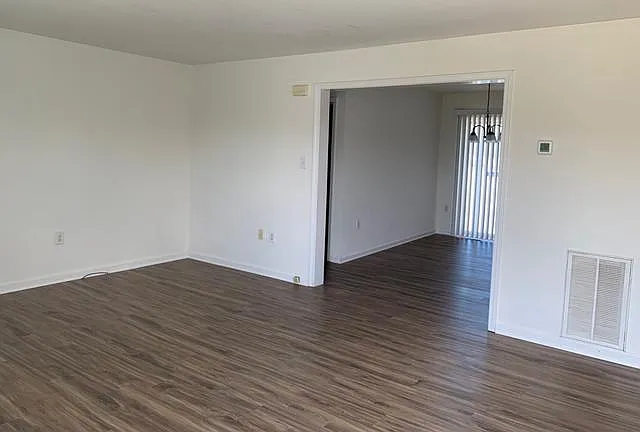 3 bed, 1232 sqft, $1,800 — Photo 2