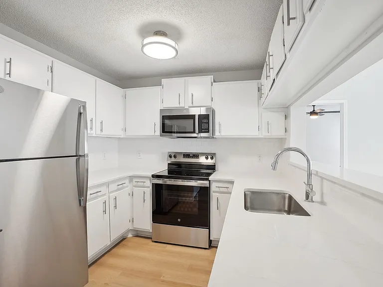 Cambridge Park Apartments — Photo 2