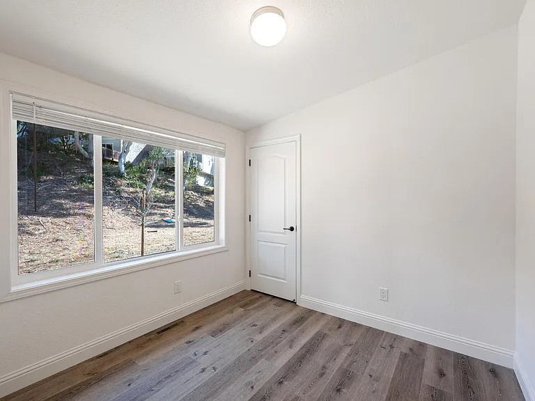 5491A Paradise Dr — Photo 11