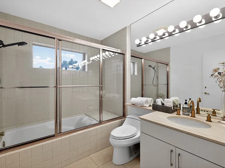 196 Kavenish Dr — Photo 23