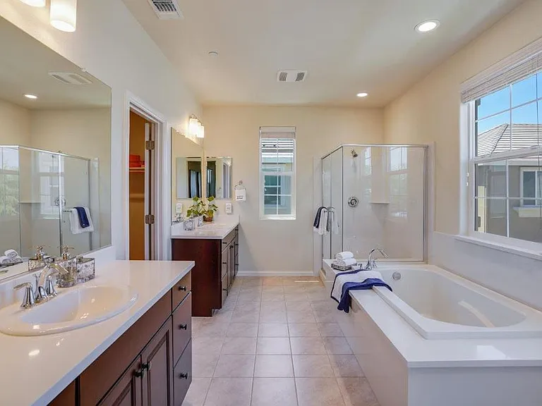 2612 Admiral Cir — Photo 6