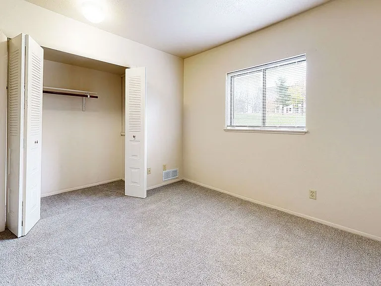 South Bridge Apartments — Photo 21