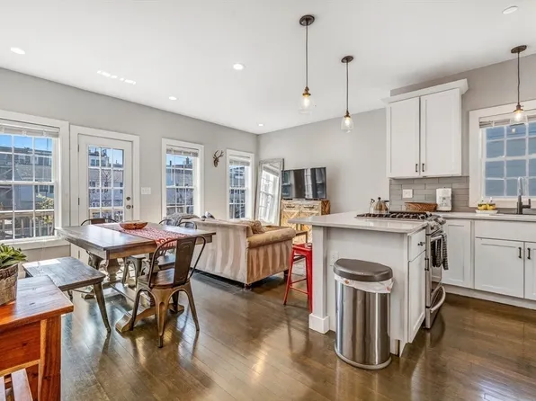 607 E 2nd St, Boston, MA 02127