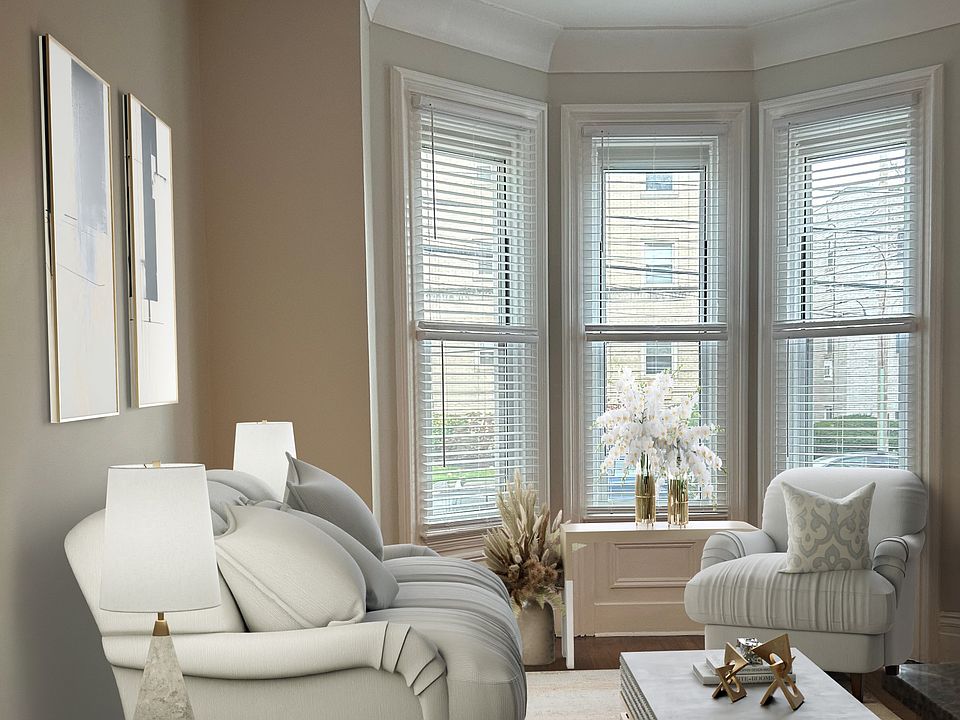 Gorgeous Hardwood flooring 
Soaring high ceilings with ceiling to floor
