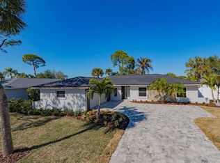 2031 Tanglewood Way NE, Saint Petersburg, FL 33702