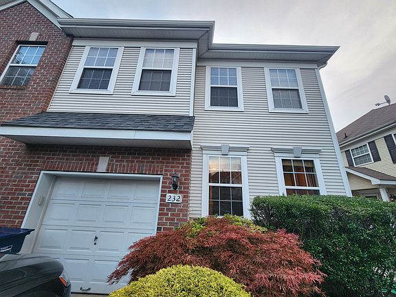 2nd image of 232 Fountayne Ln