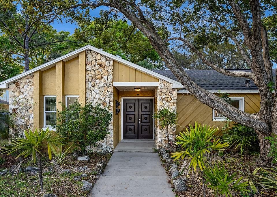 1st image of 1690 GLADIOLAS DRIVE