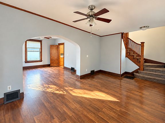 4th image of 838 Hickory St