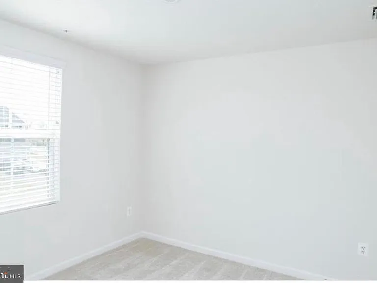 118 Charlotte St — Photo 20
