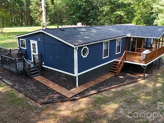 4th image of 1120 Sandy Plains Rd