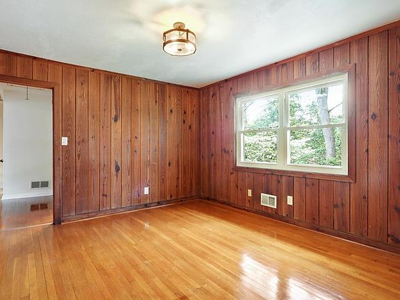 5th image of 2319 Clearwater Dr SE