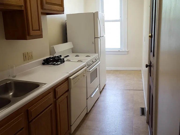 3914 Regent Ave — Photo 8