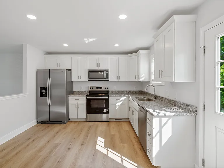 702 Park Ave — Photo 7
