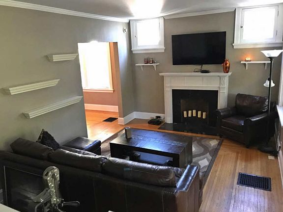 5th image of 3678 Saybrook Ave