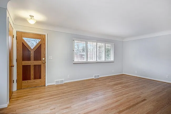 115 Gralake Ave — Photo 8