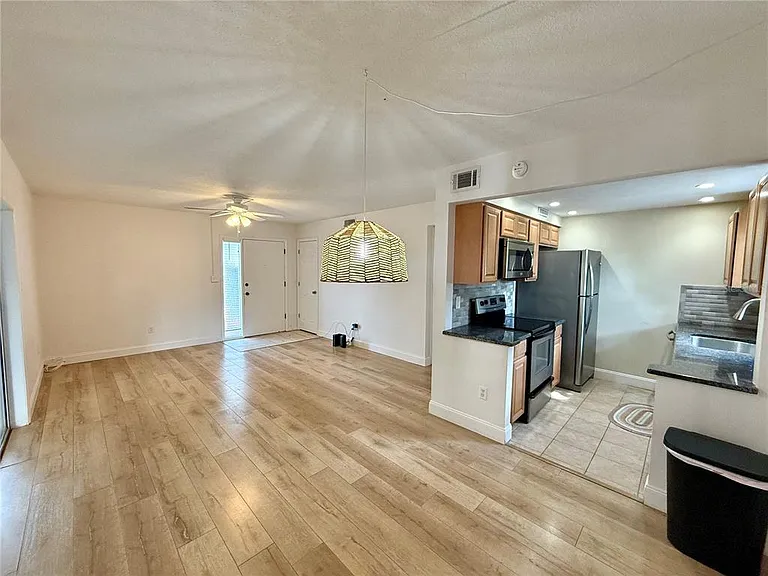 1960 Union St #41 — Photo 3