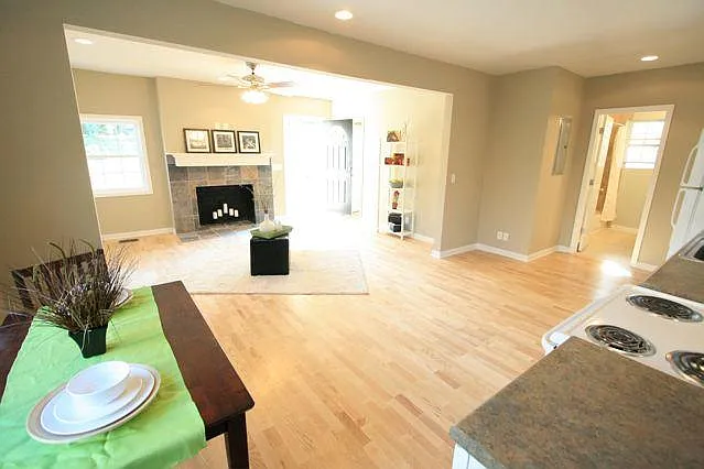 2 bed, 800 sqft, $1,997 — Photo 2