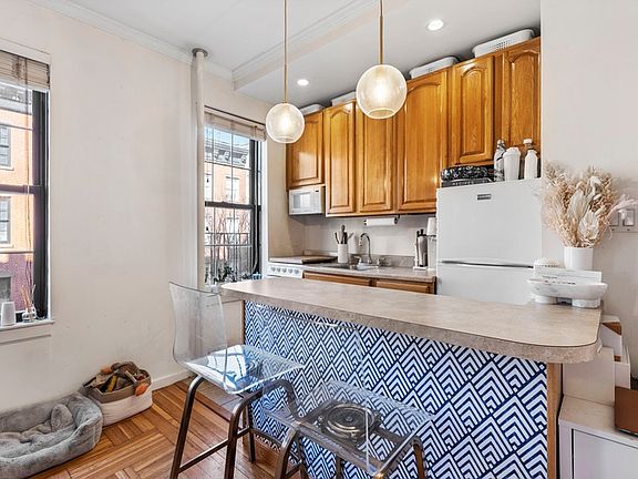 4th image of 270 W 11th St APT 4C