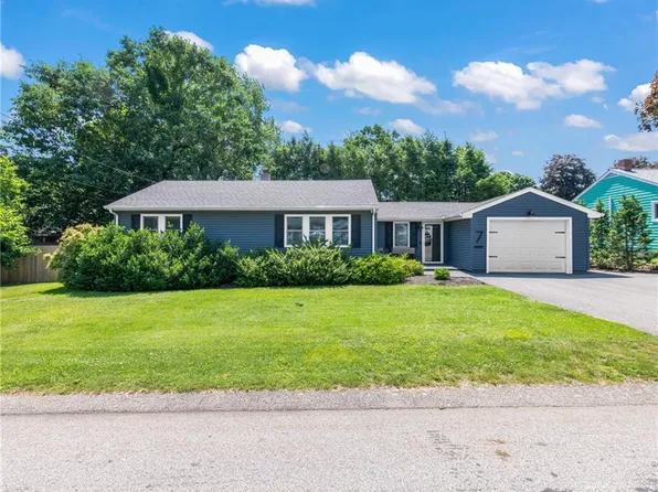 7 Silver Lake Ave, Smithfield, RI 02917