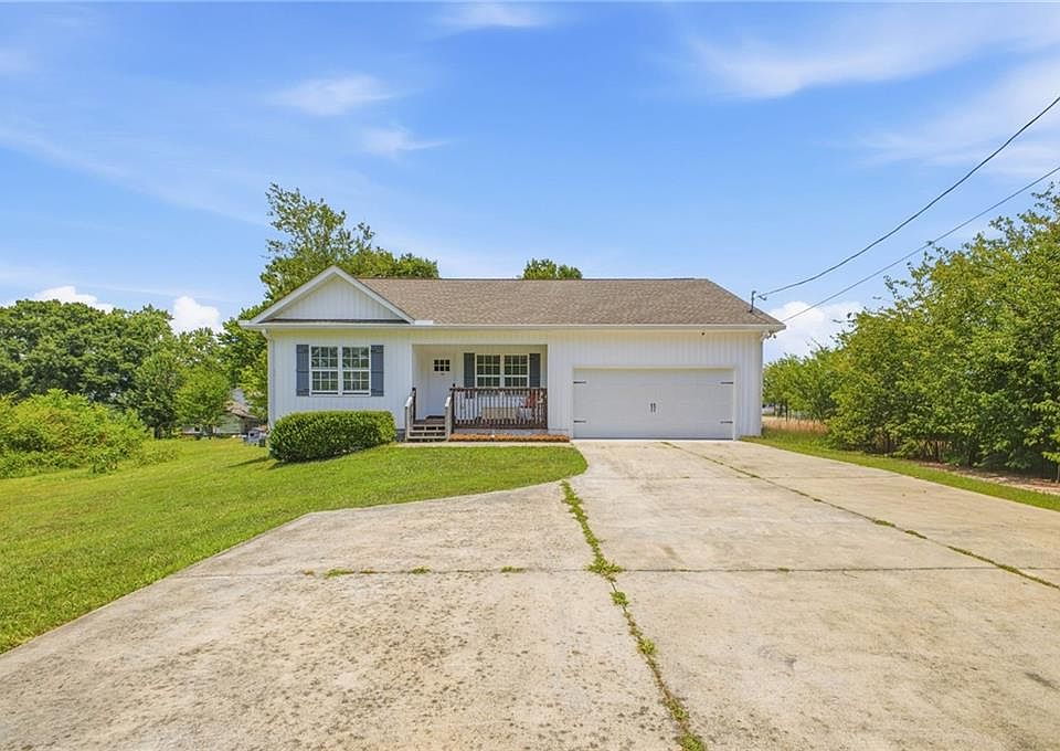 1st image of 130 Whipporwill Ln SE