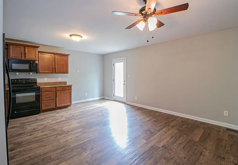 1718H Thistlewood Dr — Photo 2