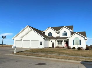 2124 Tilden Dr, Holdrege, NE 68949