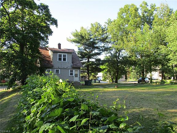 2nd image of 806 Munroe Falls Ave