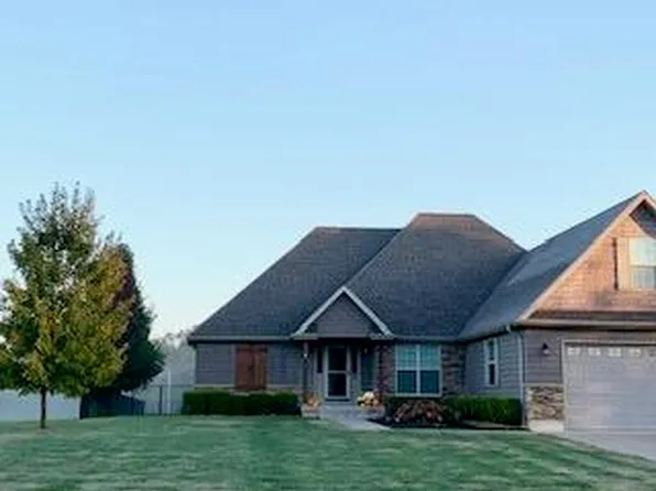 769 W Yerby St, Marshall, MO 65340