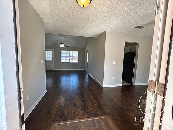3rd image of 135 W Kenny Dr