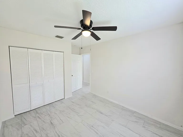 569 E Ridge Cir N — Photo 12