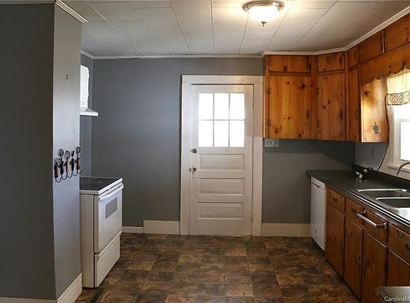 3rd image of 1408 Circle Dr