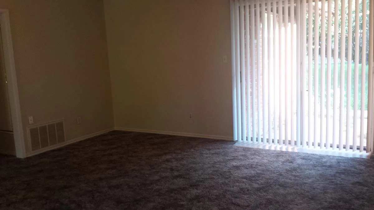 3 bed, 1.5 bath, 1200 sqft, $1,125 — Photo 2