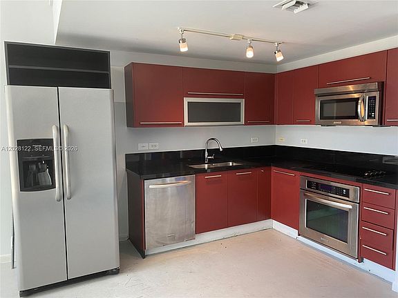 3rd image of 253 NE 2nd St APT 621