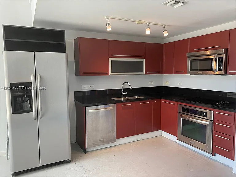 253 NE 2nd St #621 — Photo 3