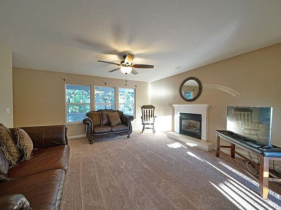 4th image of 120 Meadowlark Ct