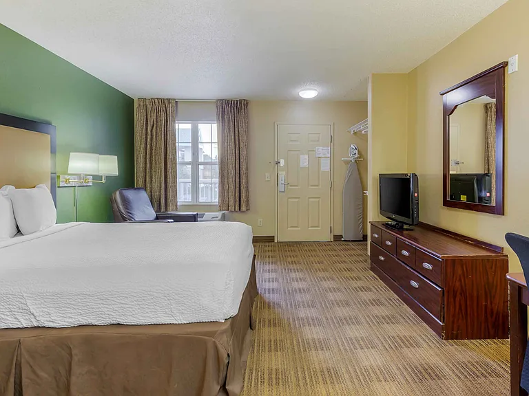 Studio Suite - 1 Queen Bed