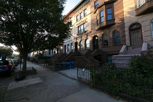 Rented by ERNY LLC | media 24