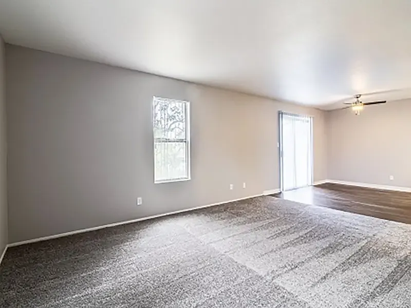 Riverbank Apartments — Photo 4