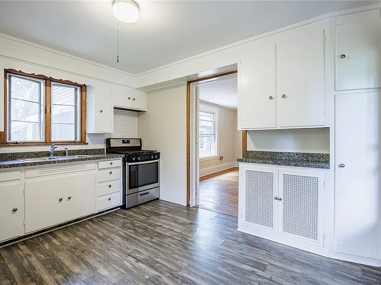 326 Barrington St #2 — Photo 5