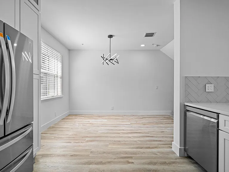 75 NW 4th Ave #75 — Photo 24