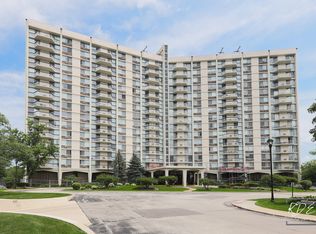 40 N Tower Rd UNIT 3-B, Oak Brook, IL 60523